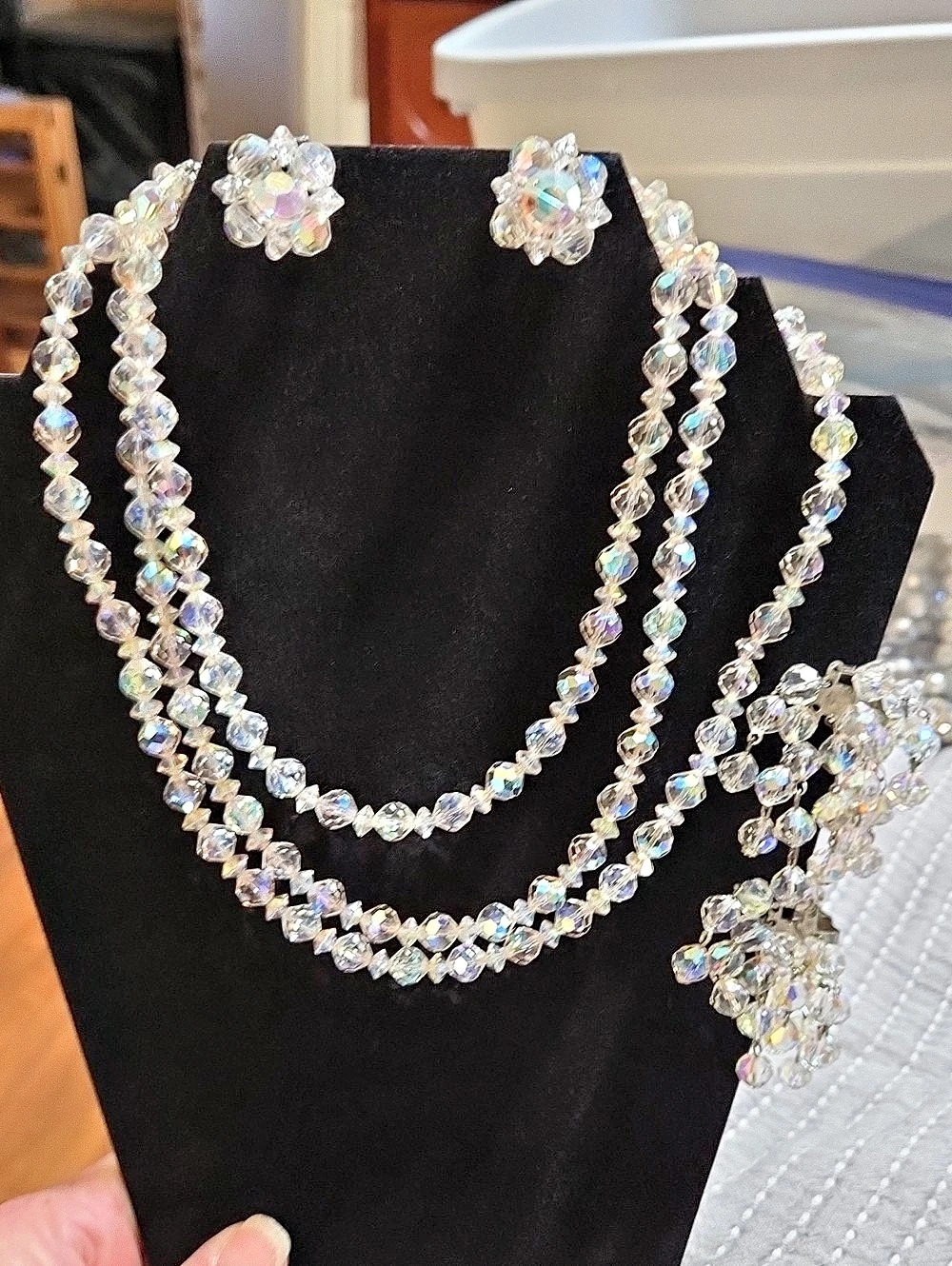 Vintage Jewelry Set in Clear & Silver Like New